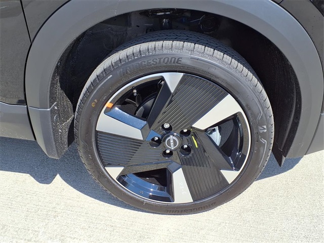 2026 Nissan Kicks SR photo 4