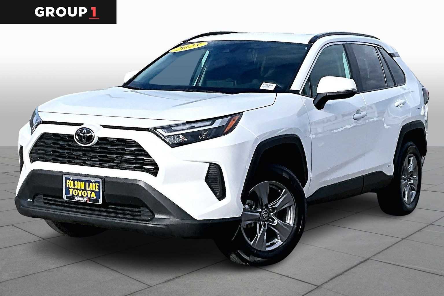2025 Toyota RAV4 XLE's photo