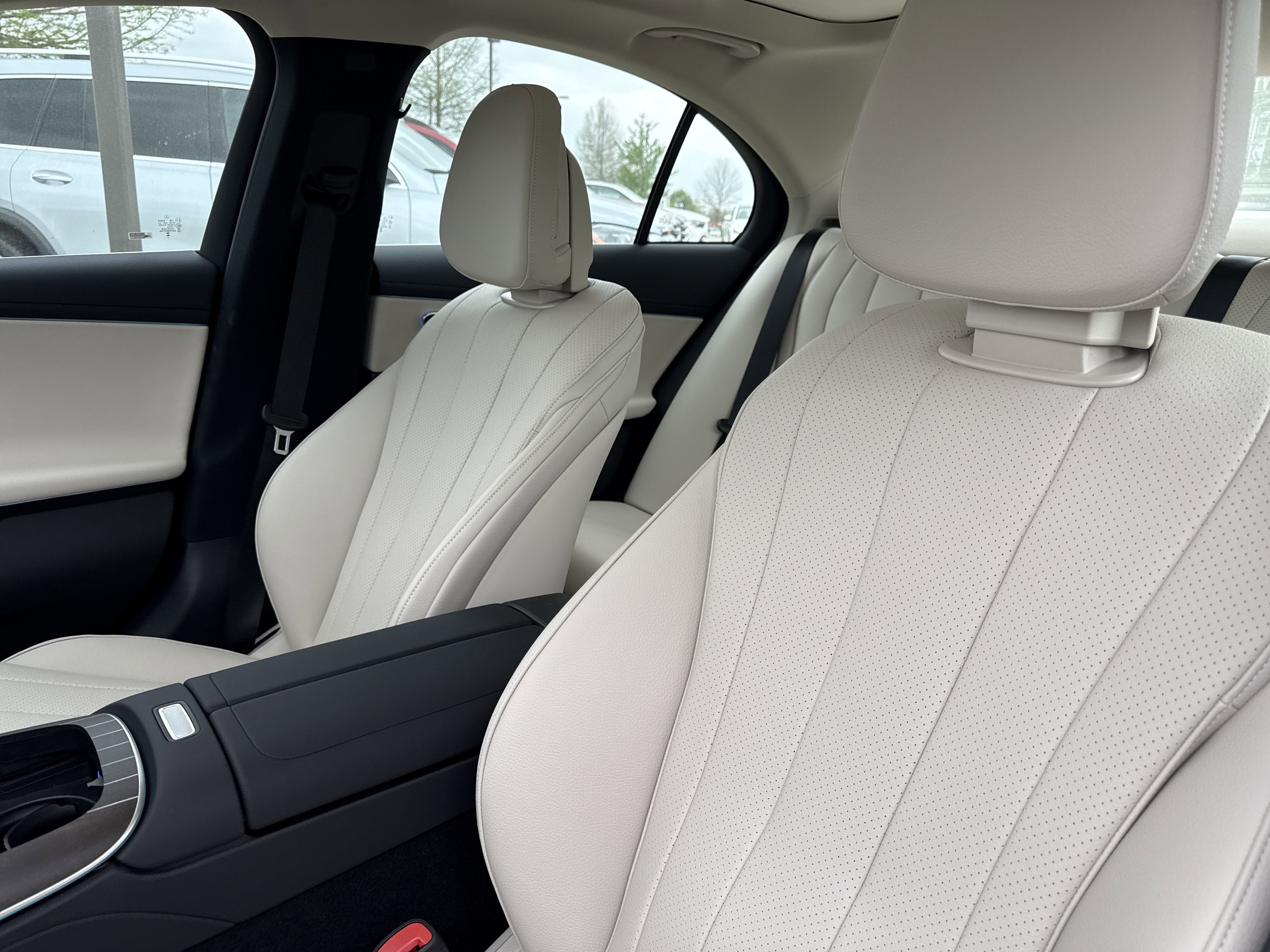 2025 Mercedes Benz E 350 4MATIC photo 2