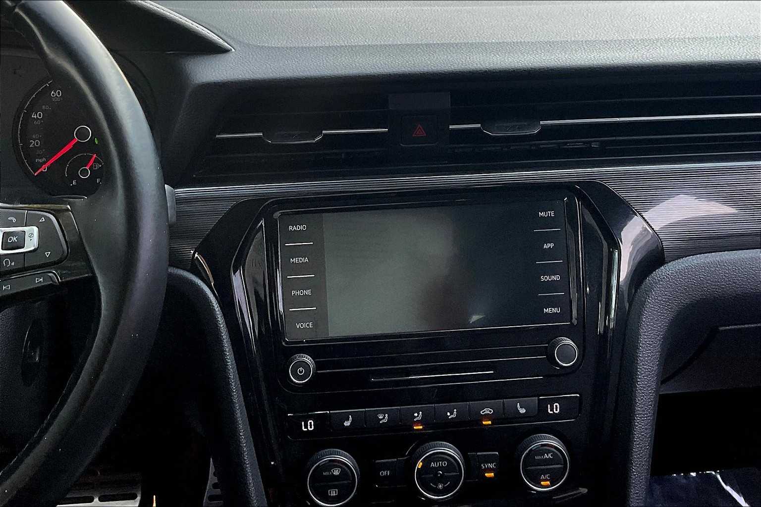 2020 Volkswagen Passat 2.0T R-Line photo 6