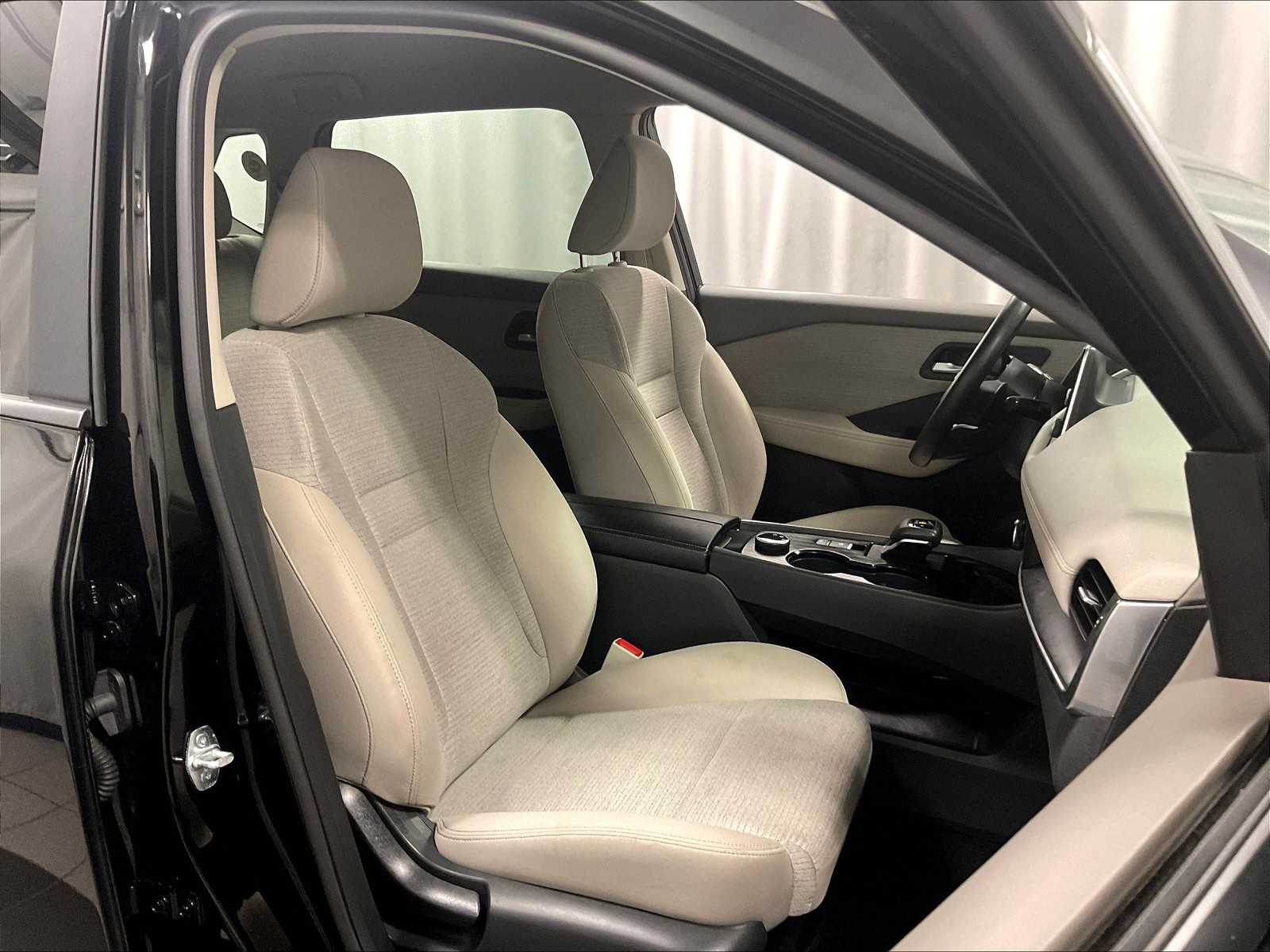 2023 Nissan Rogue SV photo 11