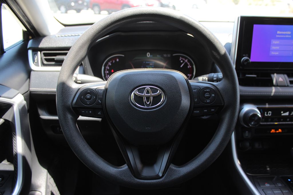 2023 Toyota RAV4 XLE photo 15