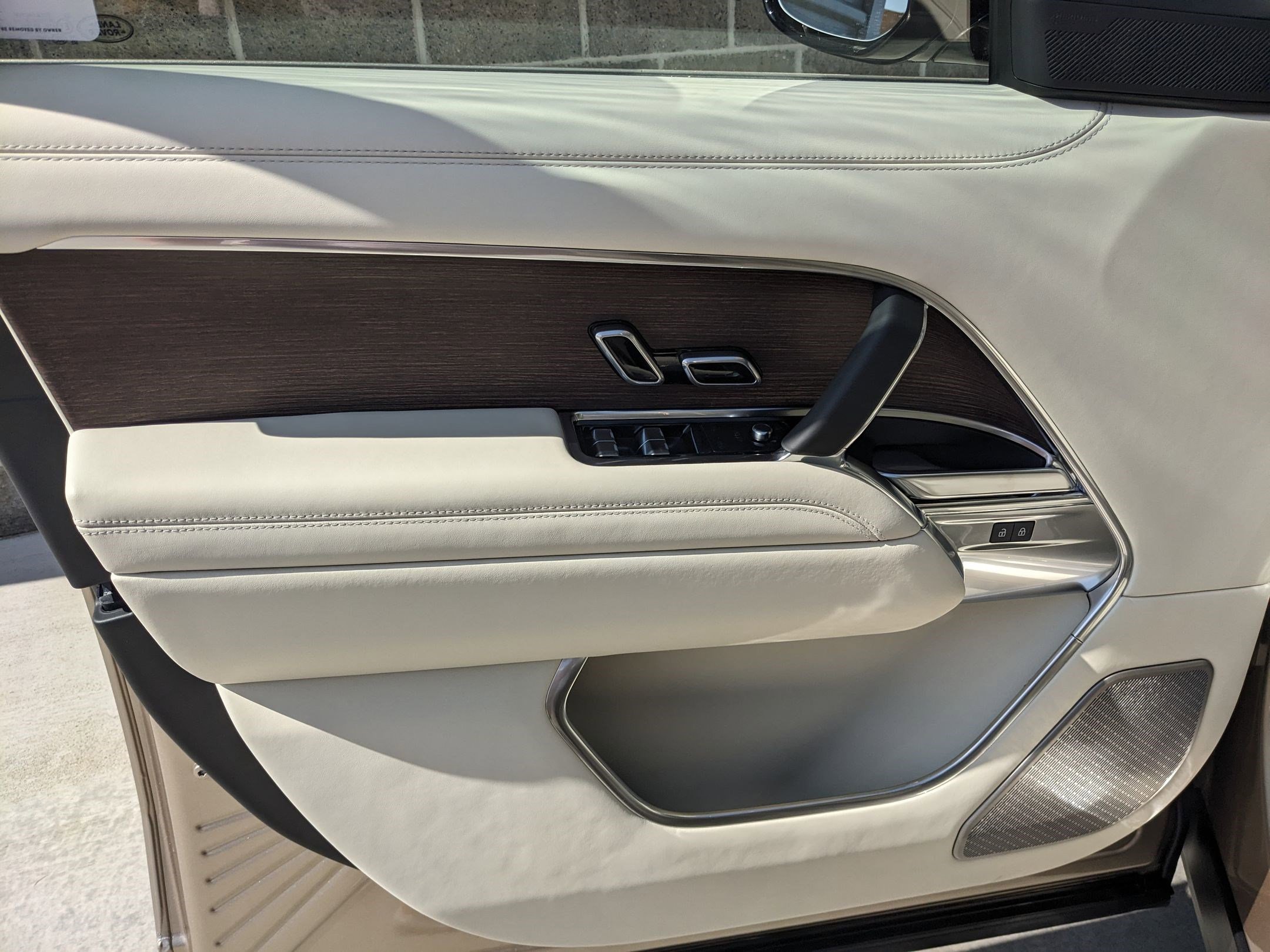 2025 Land Rover Range Rover Autobiography LWB photo 8