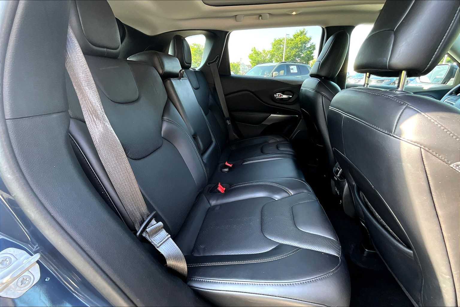 2021 Jeep Cherokee Latitude Lux photo 19