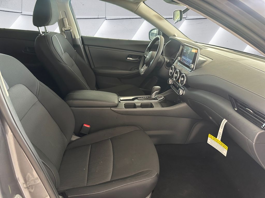 2025 Nissan Sentra SV photo 13