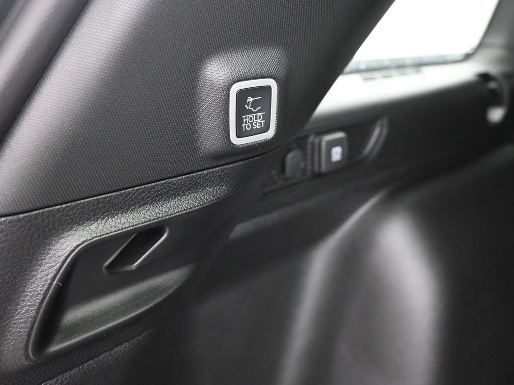 2025 Jeep Grand Cherokee Limited photo 8