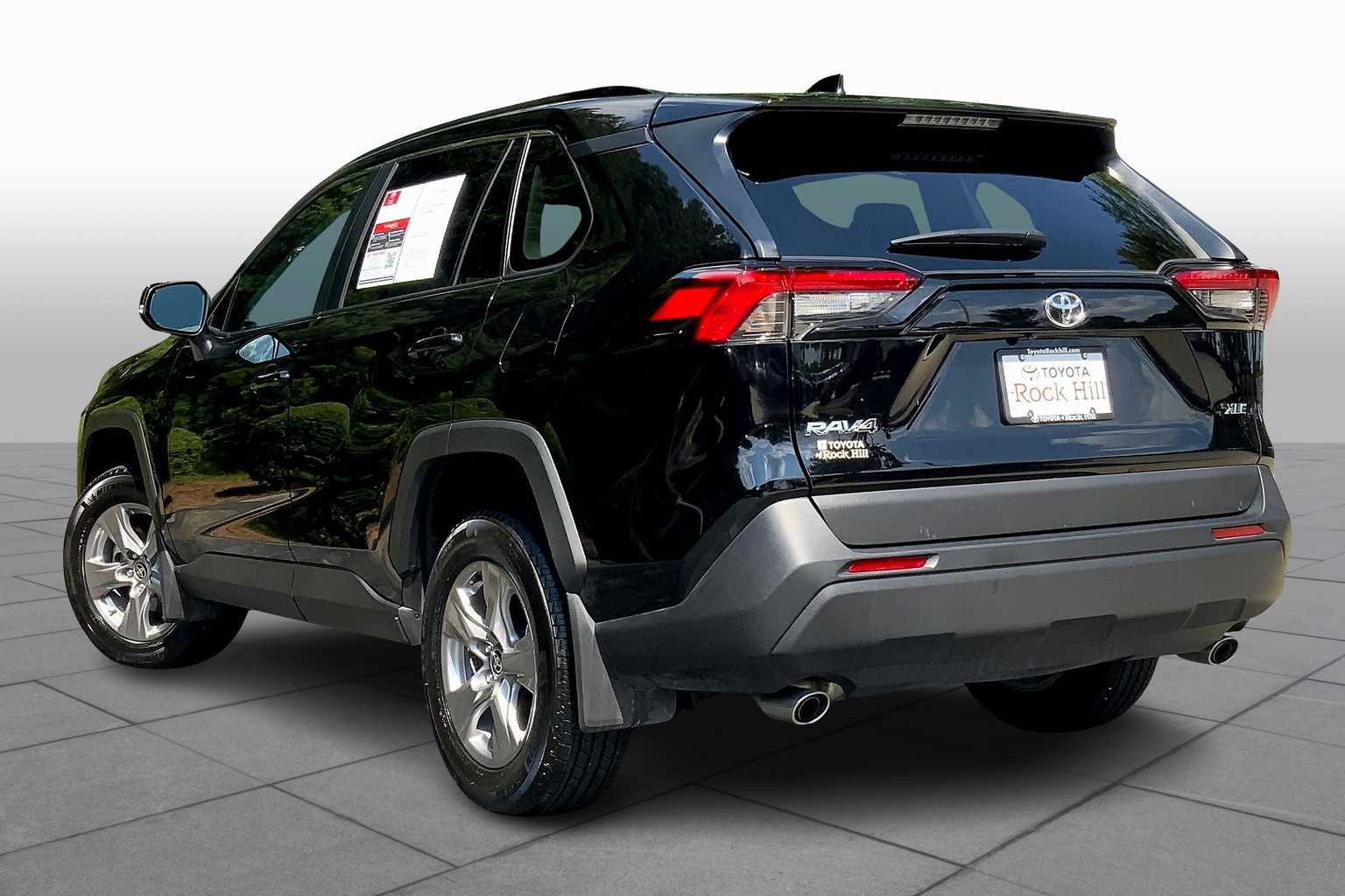 2024 Toyota RAV4 XLE photo 9