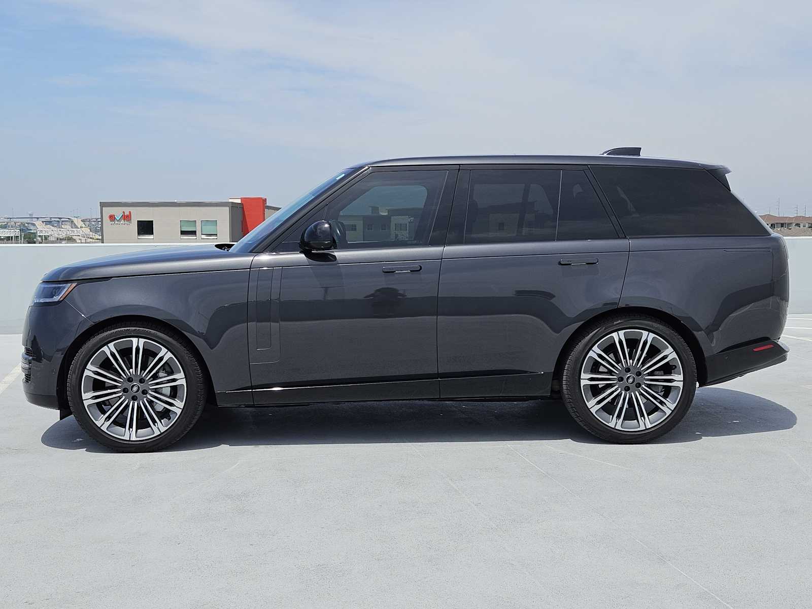 2024 Land Rover Range Rover SE photo 4
