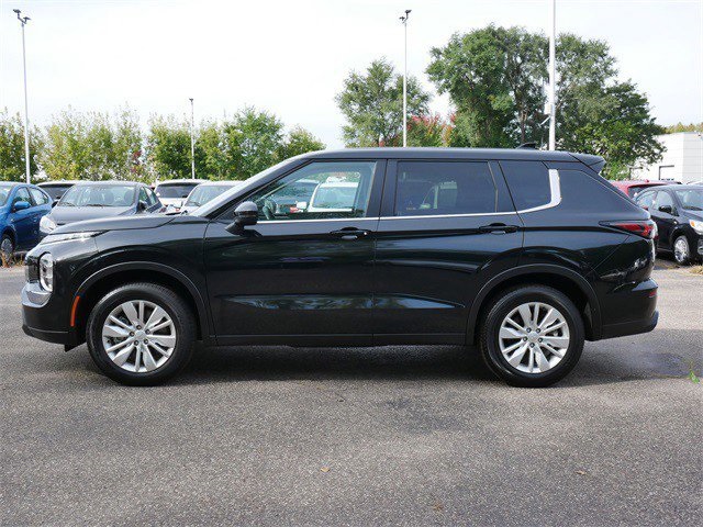 2025 Mitsubishi Outlander ES photo 4
