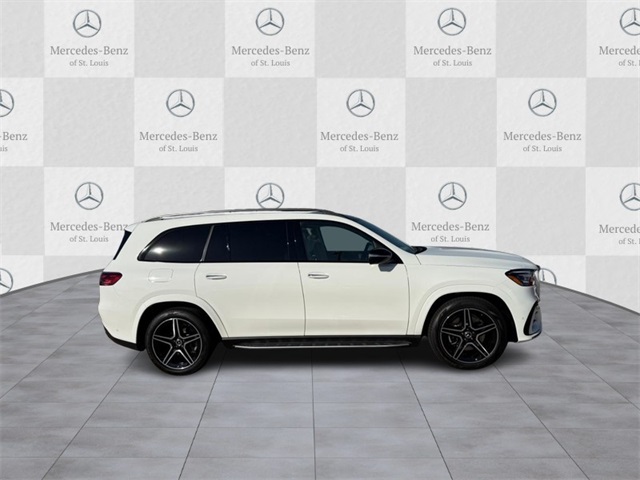 2026 Mercedes Benz GLS 450 4MATIC photo 2