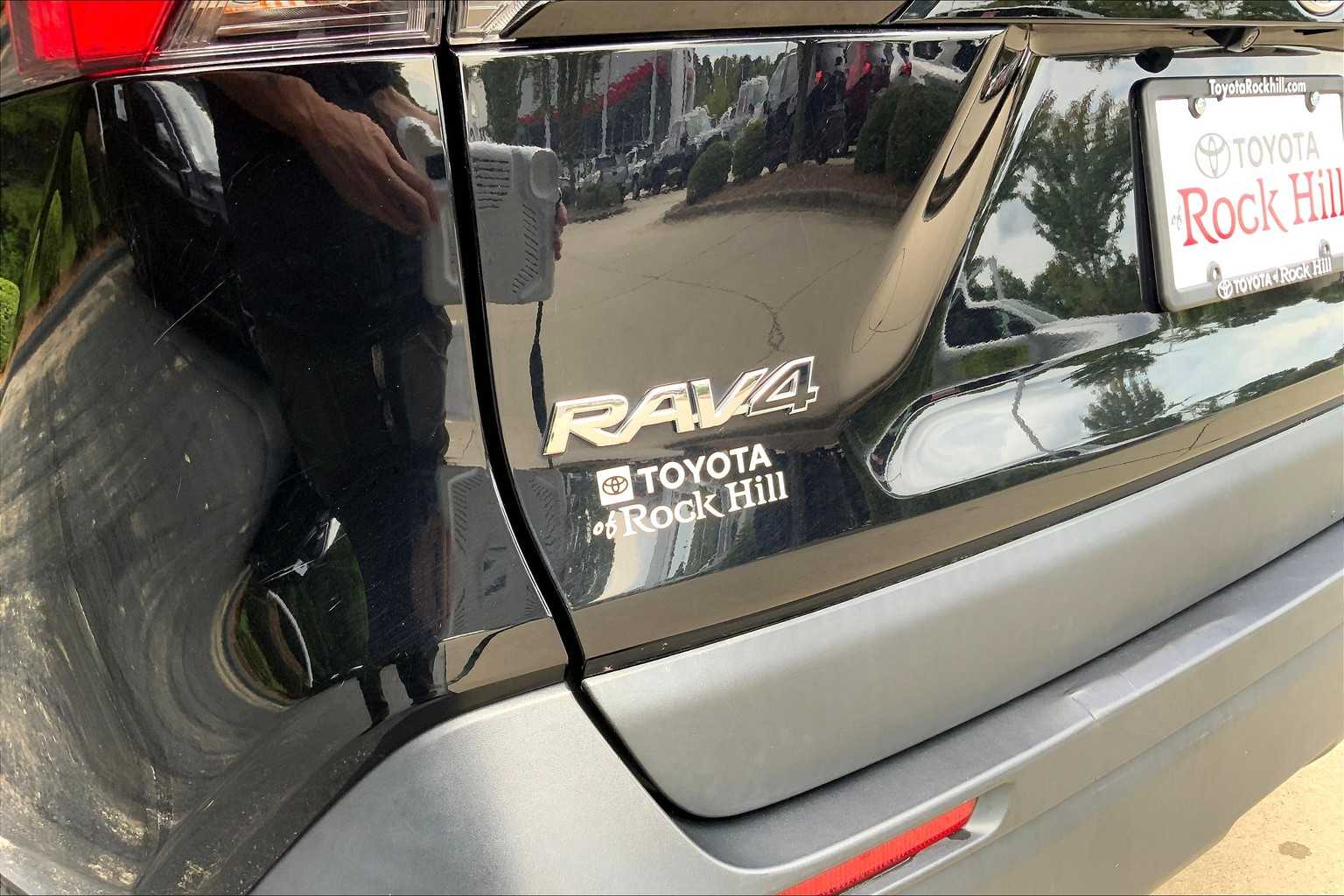 2024 Toyota RAV4 XLE photo 30