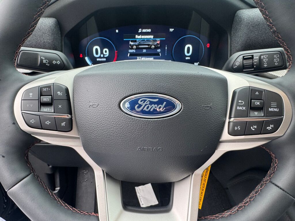 2025 Ford Explorer photo 4