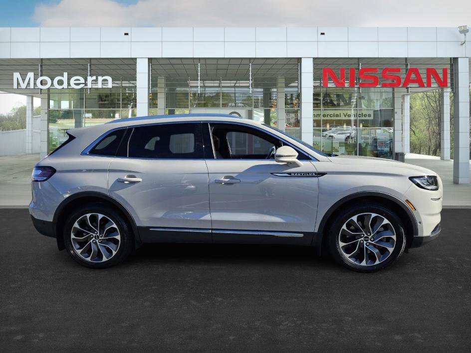 2023 Lincoln Nautilus Reserve photo 2