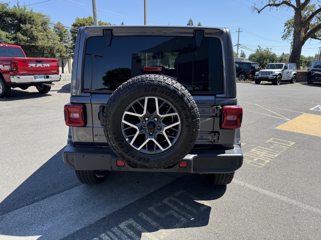 2025 Jeep Wrangler Sahara photo 4