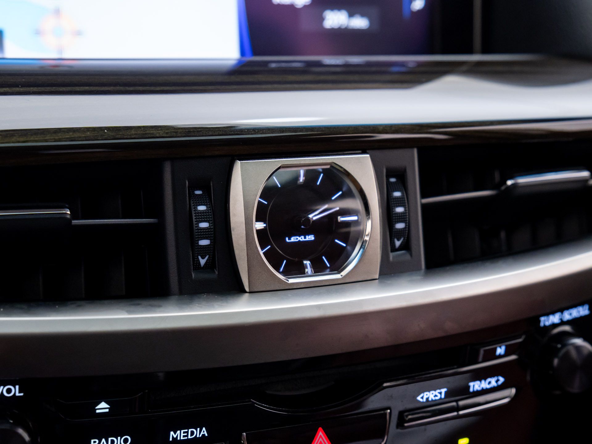 2019 Lexus LX 570 photo 25