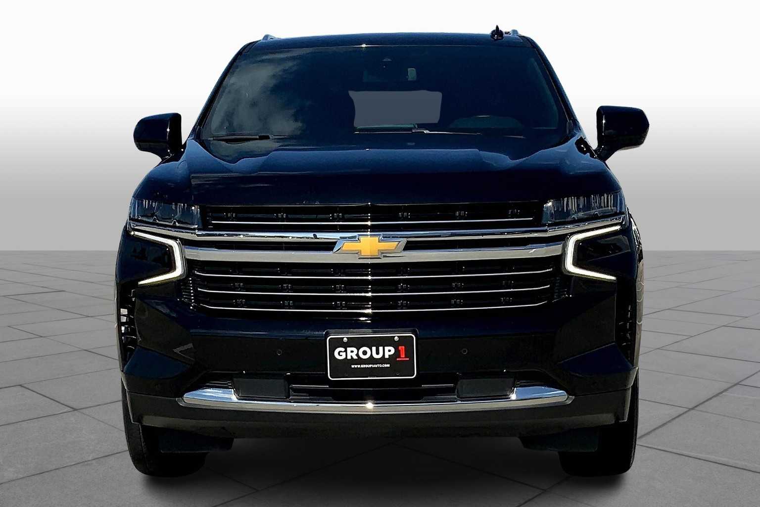 2024 Chevrolet Suburban LT photo 3