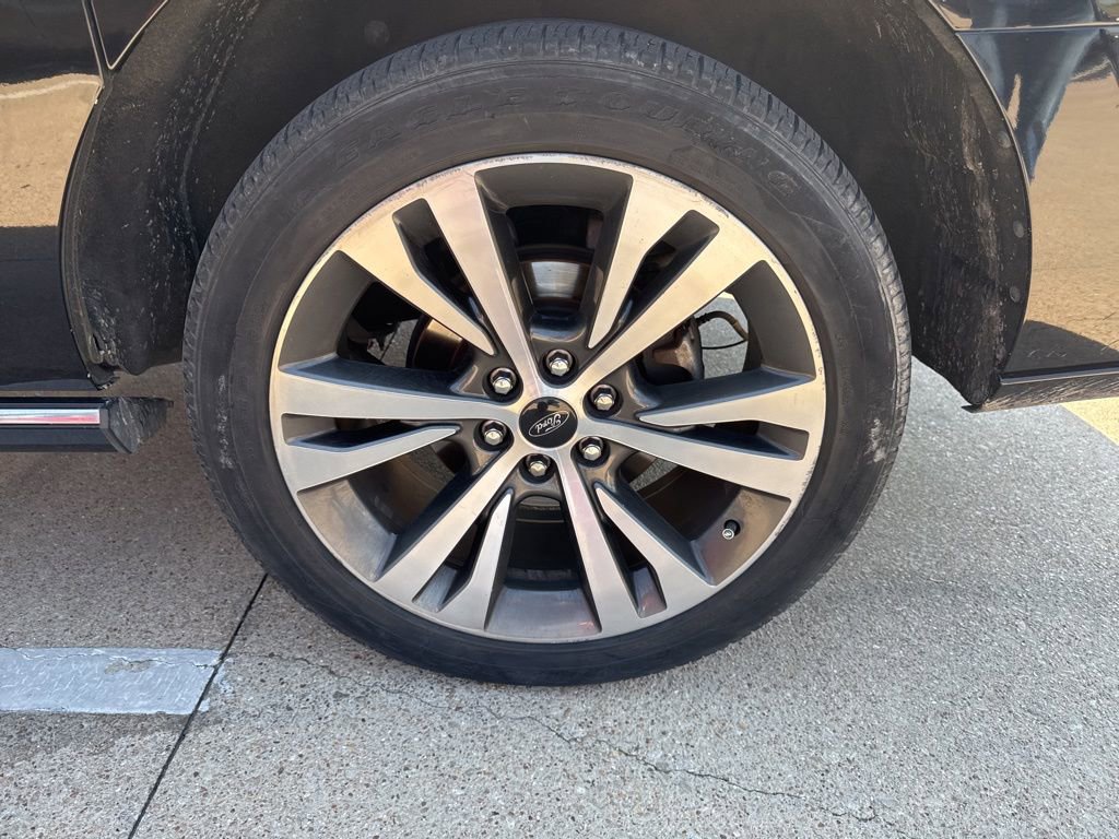 2020 Ford Expedition MAX Platinum photo 3