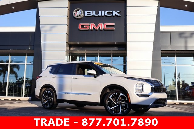 2022 Mitsubishi Outlander ES's photo