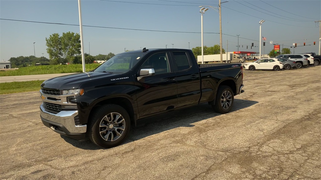 2022 Chevrolet Silverado 1500 LT photo 4