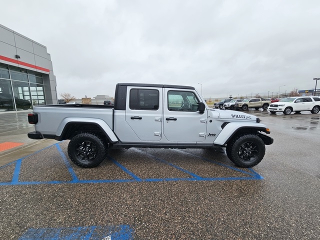 2024 Jeep Gladiator Willys photo 4
