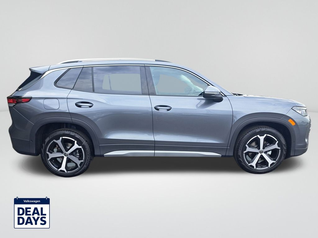 2025 Volkswagen Tiguan SE photo 4