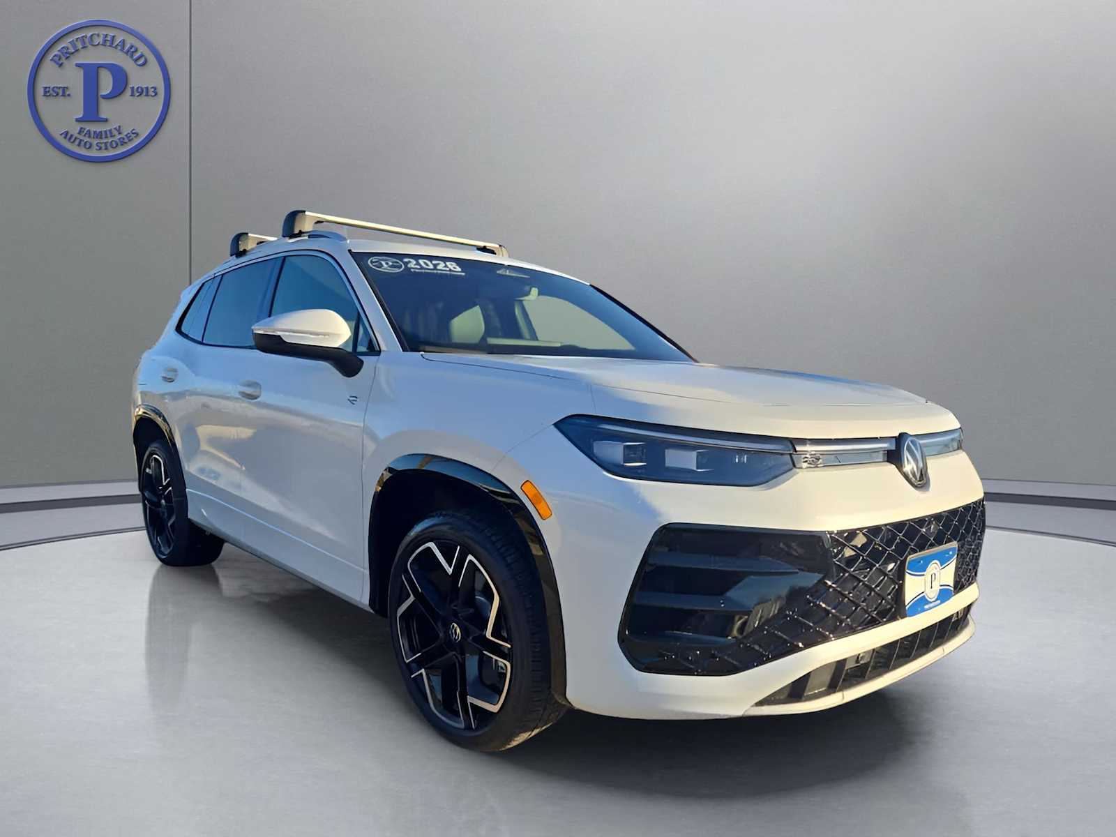 2026 Volkswagen Tiguan SEL R-Line Turbo's photo