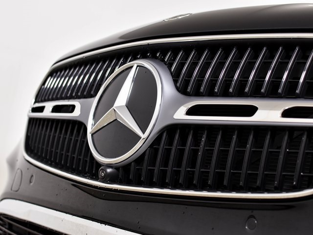 2025 Mercedes Benz GLC 300 photo 4