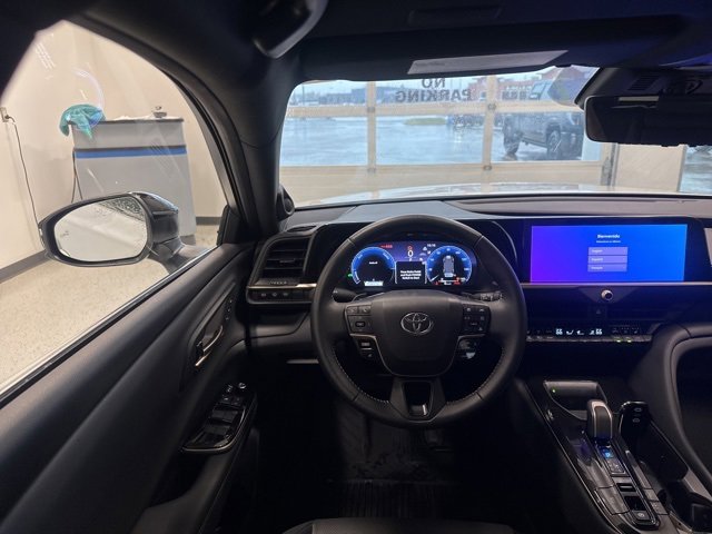 2025 Toyota Crown Signia XLE photo 21