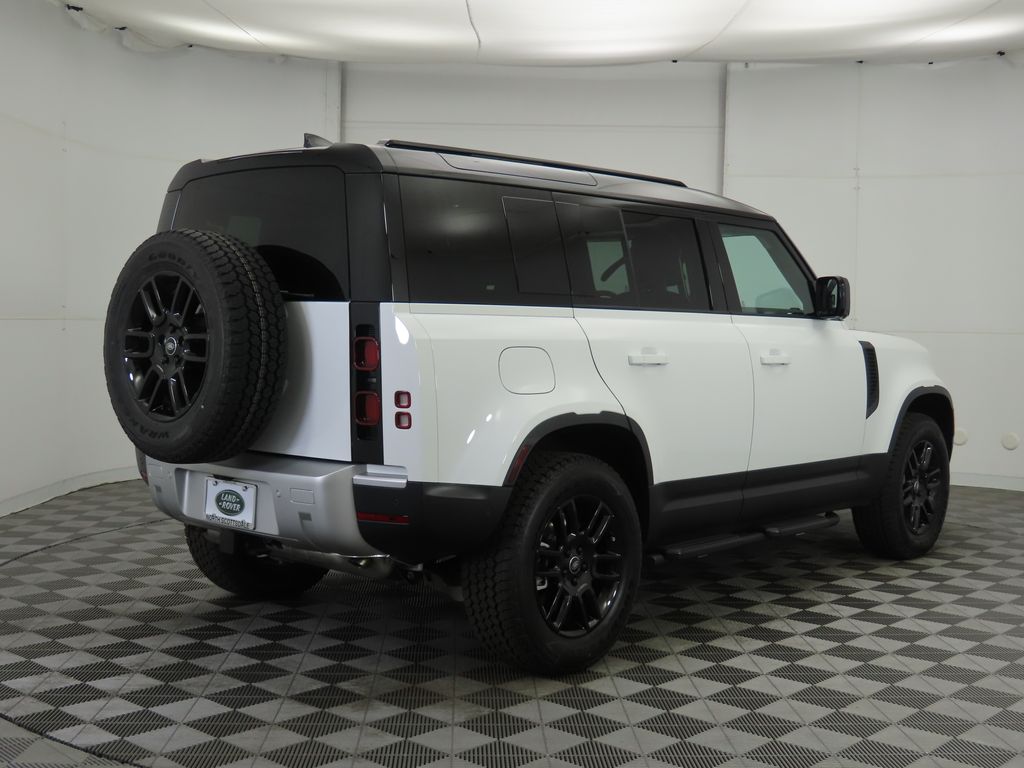 2025 Land Rover Defender 110 S photo 5