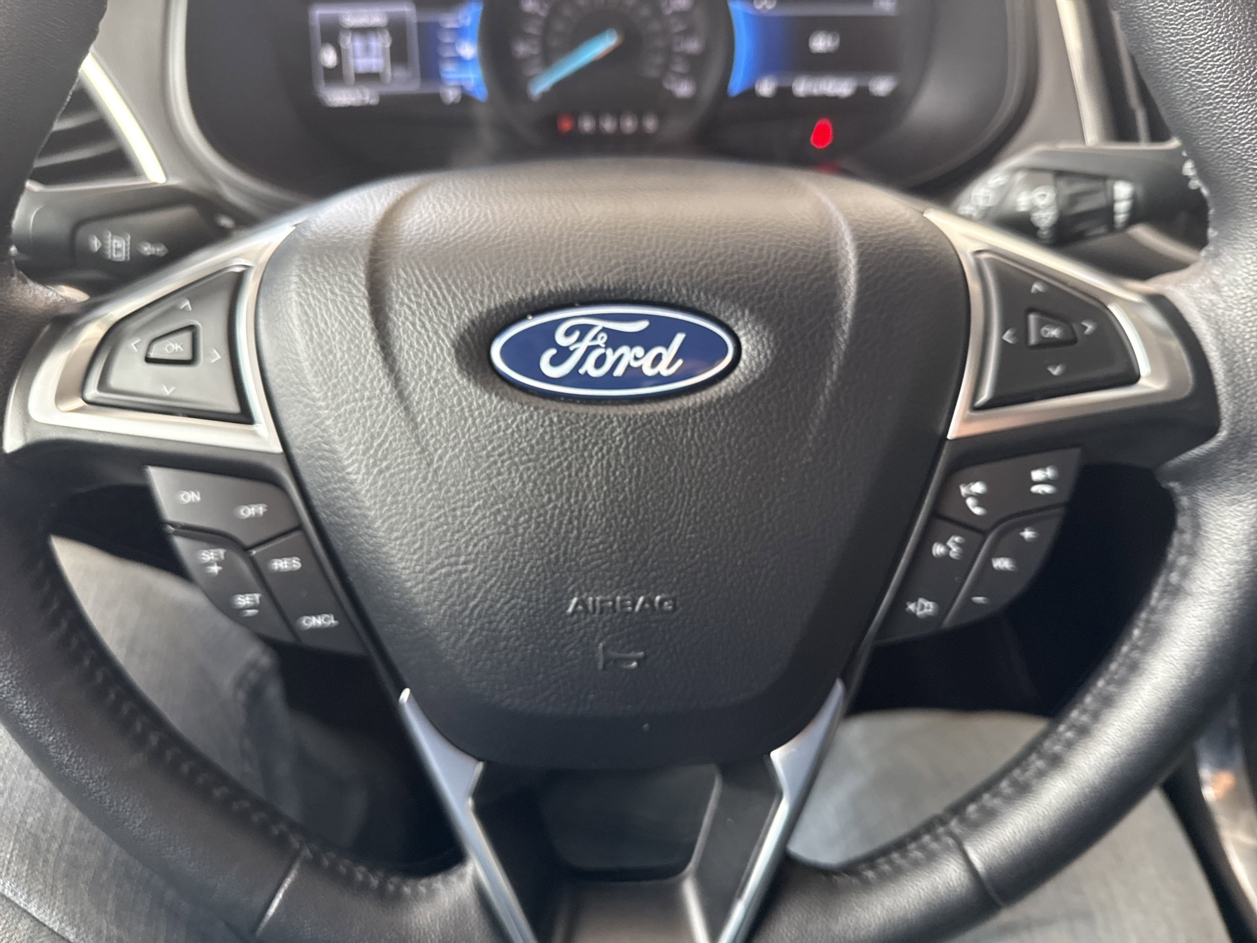 2024 Ford Edge Titanium photo 17