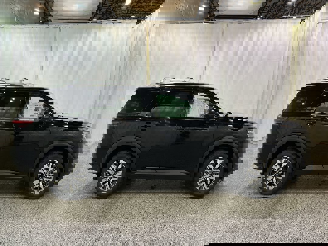 2025 Nissan Pathfinder SL photo 2