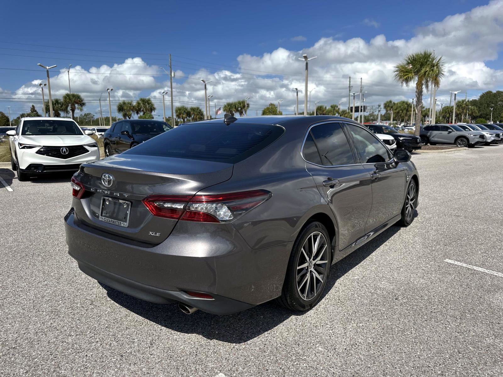 2022 Toyota Camry XLE photo 3