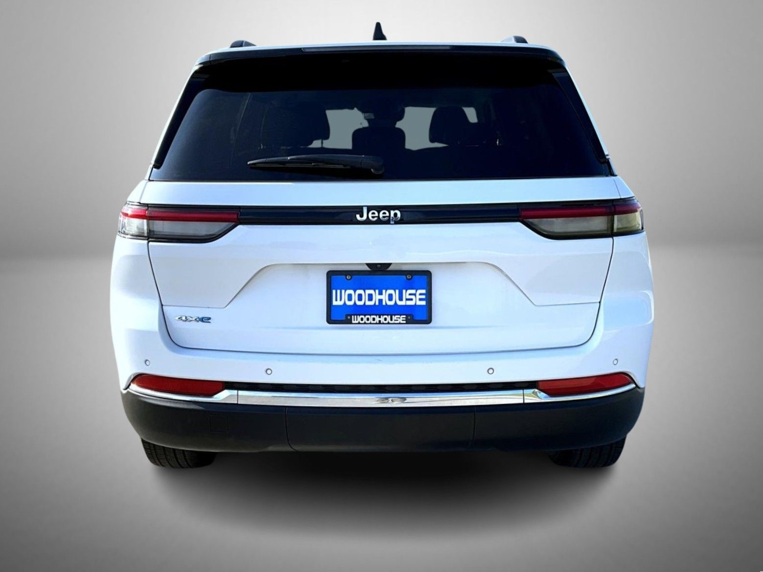 2023 Jeep Cherokee Base photo 2
