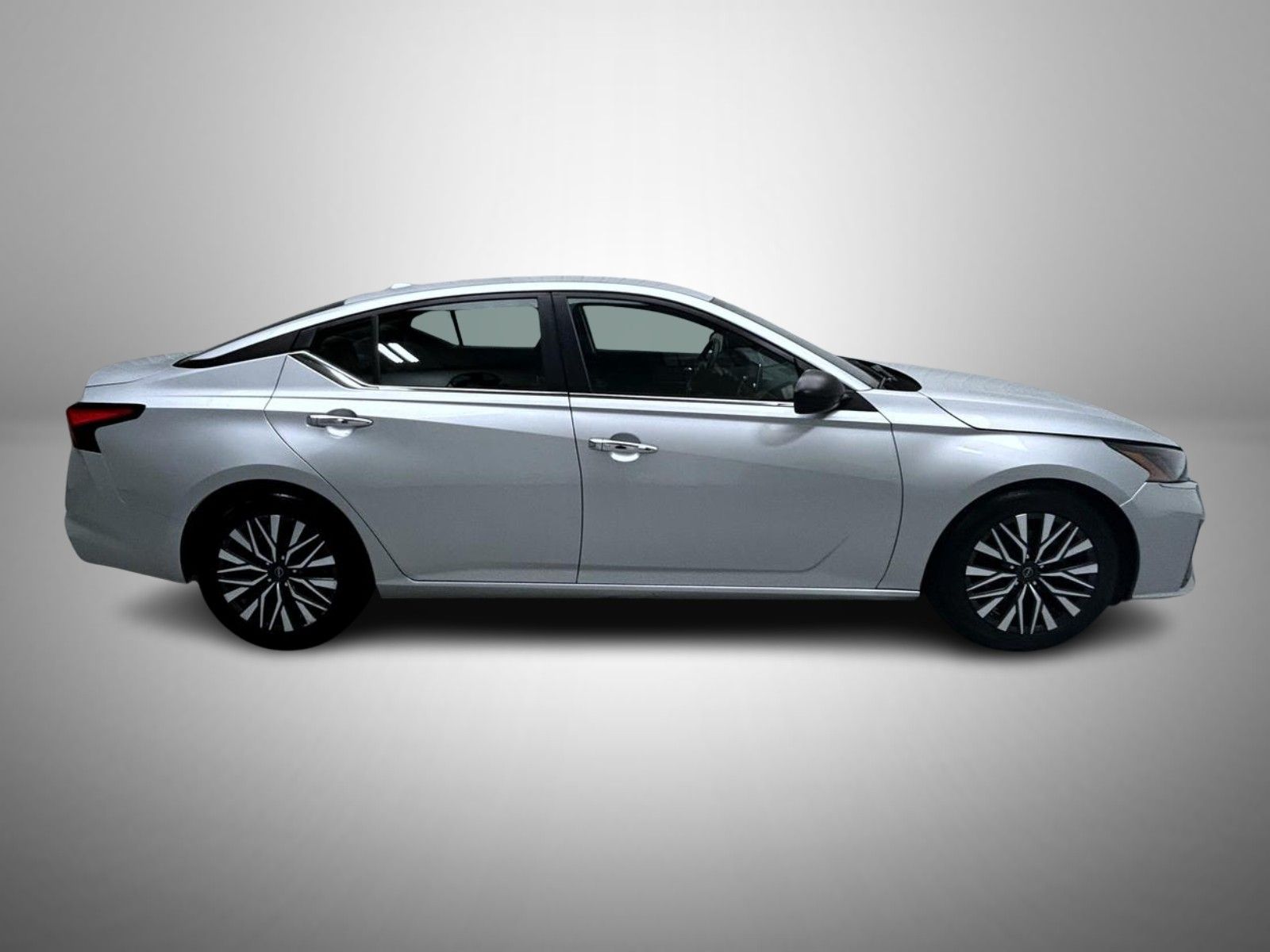 2024 Nissan Altima 2.5 SV photo 4