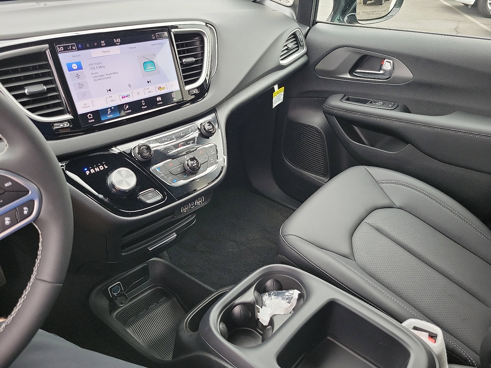 2025 Chrysler Voyager LX photo 11