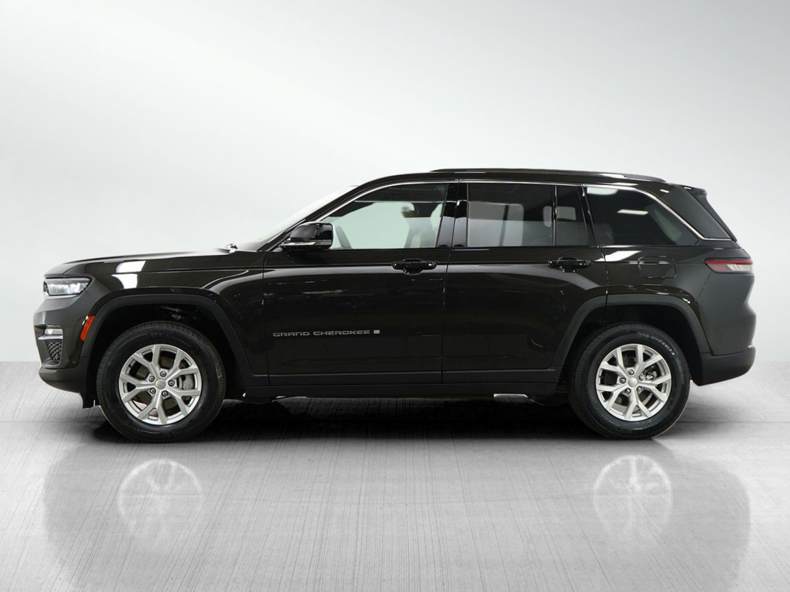 Used 2023 Jeep Grand Cherokee Limited with VIN 1C4RJHBG4P8779492 for sale in Hopkins, Minnesota
