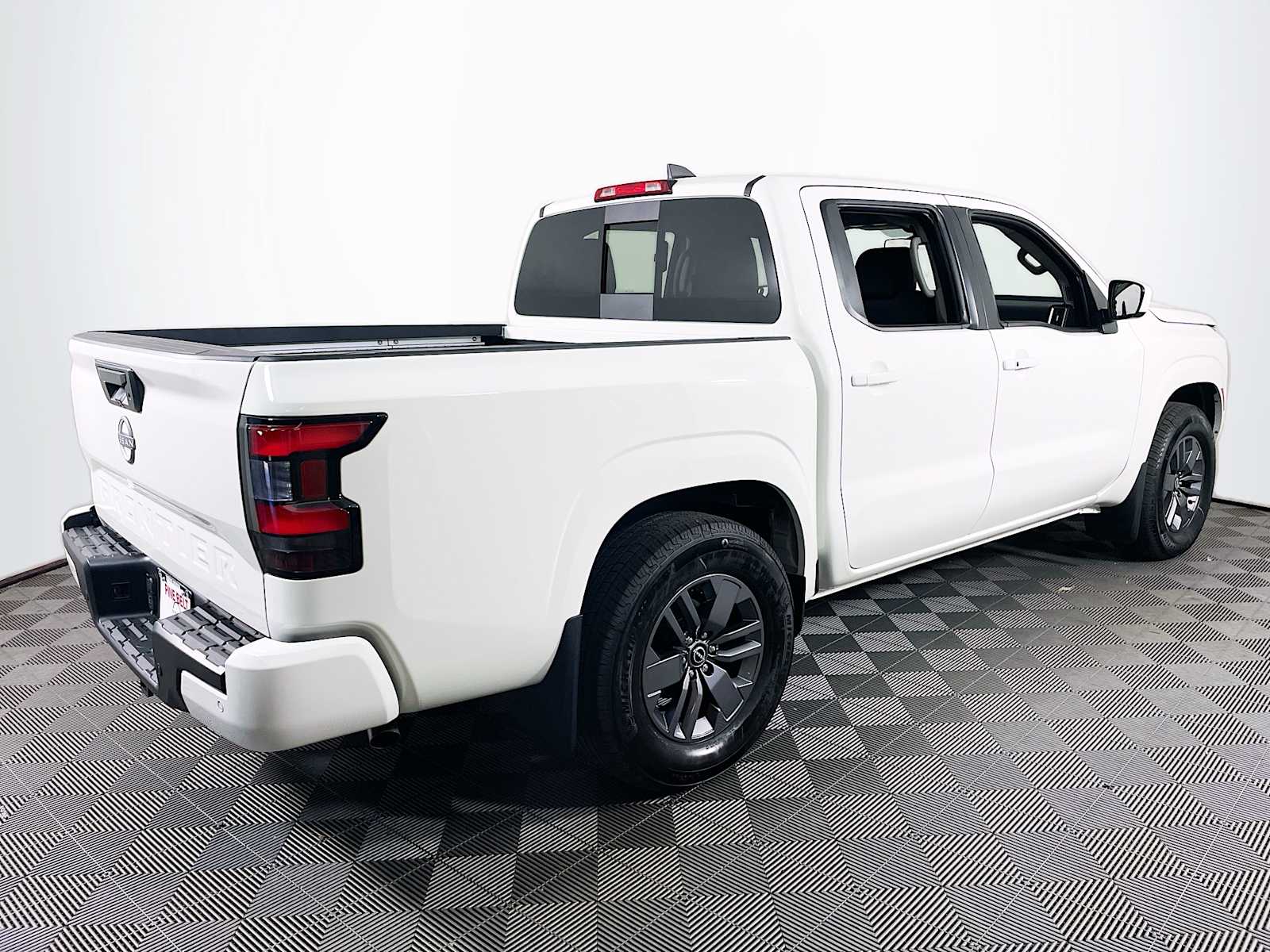 2025 Nissan Frontier SV photo 4