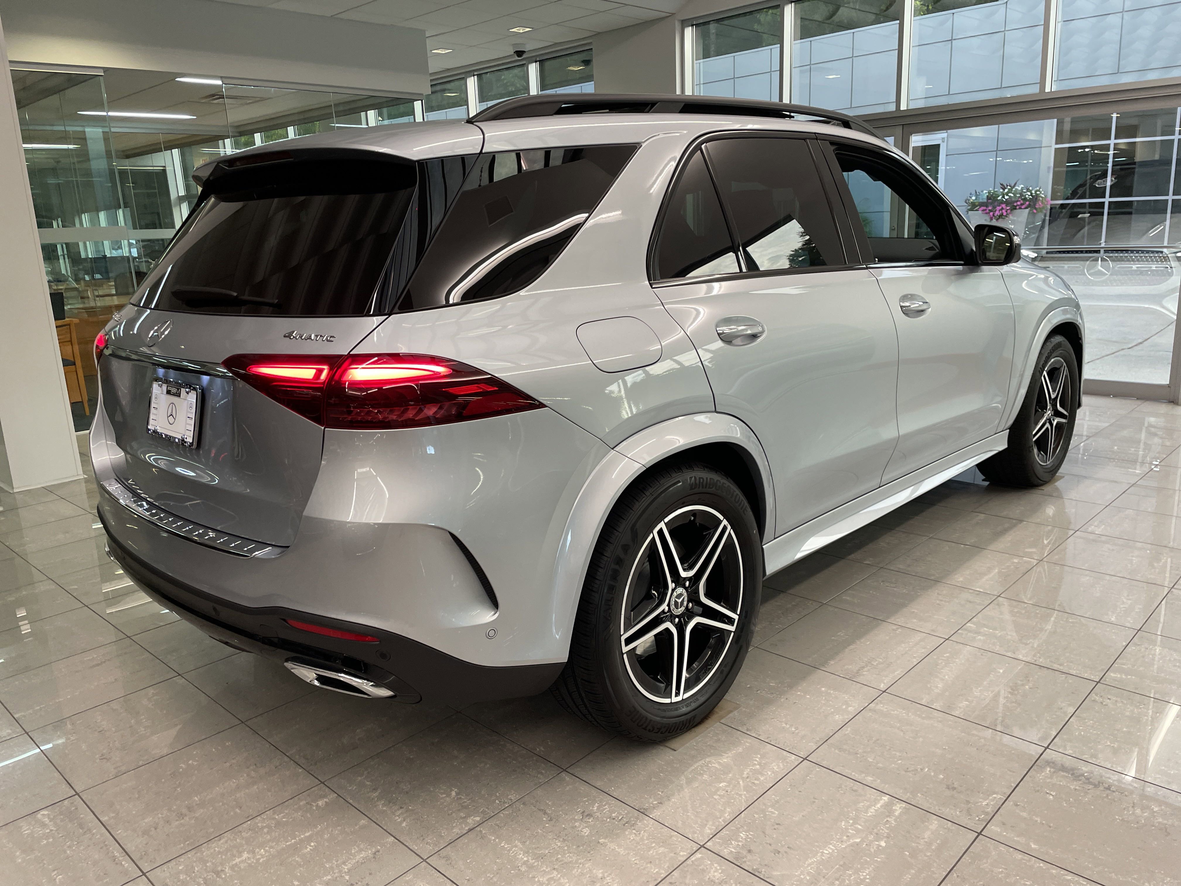 2025 Mercedes Benz GLE 450e 4MATIC photo 4