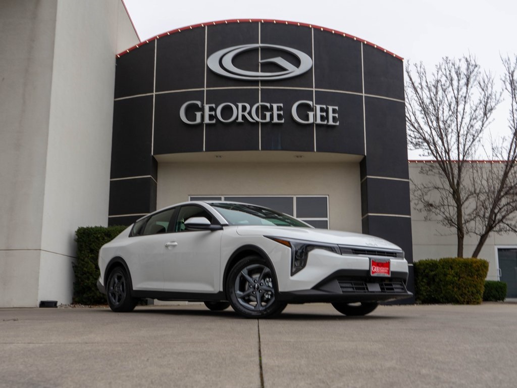 2025 Kia K4 LXS's photo