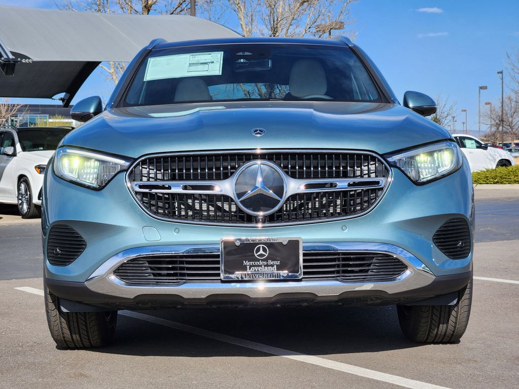 2025 Mercedes Benz GLC 300 4MATIC photo 3