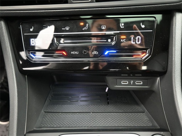 2025 Volkswagen Jetta 1.5T SEL photo 3