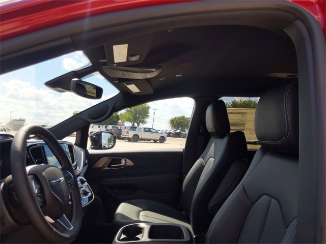 2026 Chrysler Pacifica photo 14
