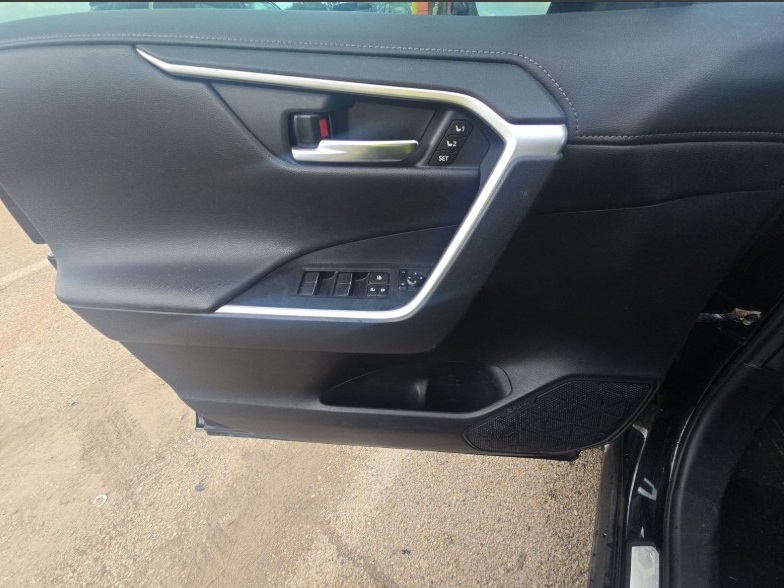 2020 Toyota RAV4 Limited photo 25