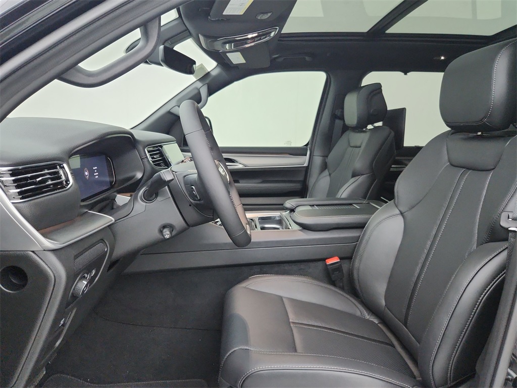 2025 Jeep Wagoneer L Series II photo 16