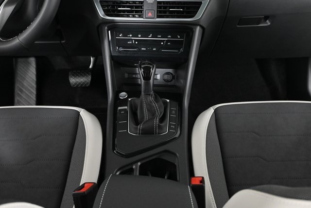 2025 Volkswagen Taos SE photo 23