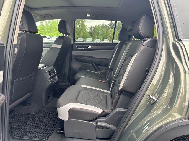 2025 Volkswagen Atlas Peak Edition SE photo 14