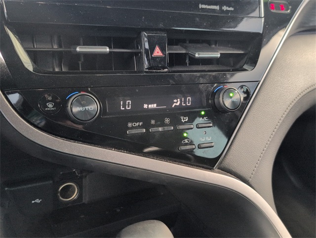 2023 Toyota Camry Hybrid XLE photo 18