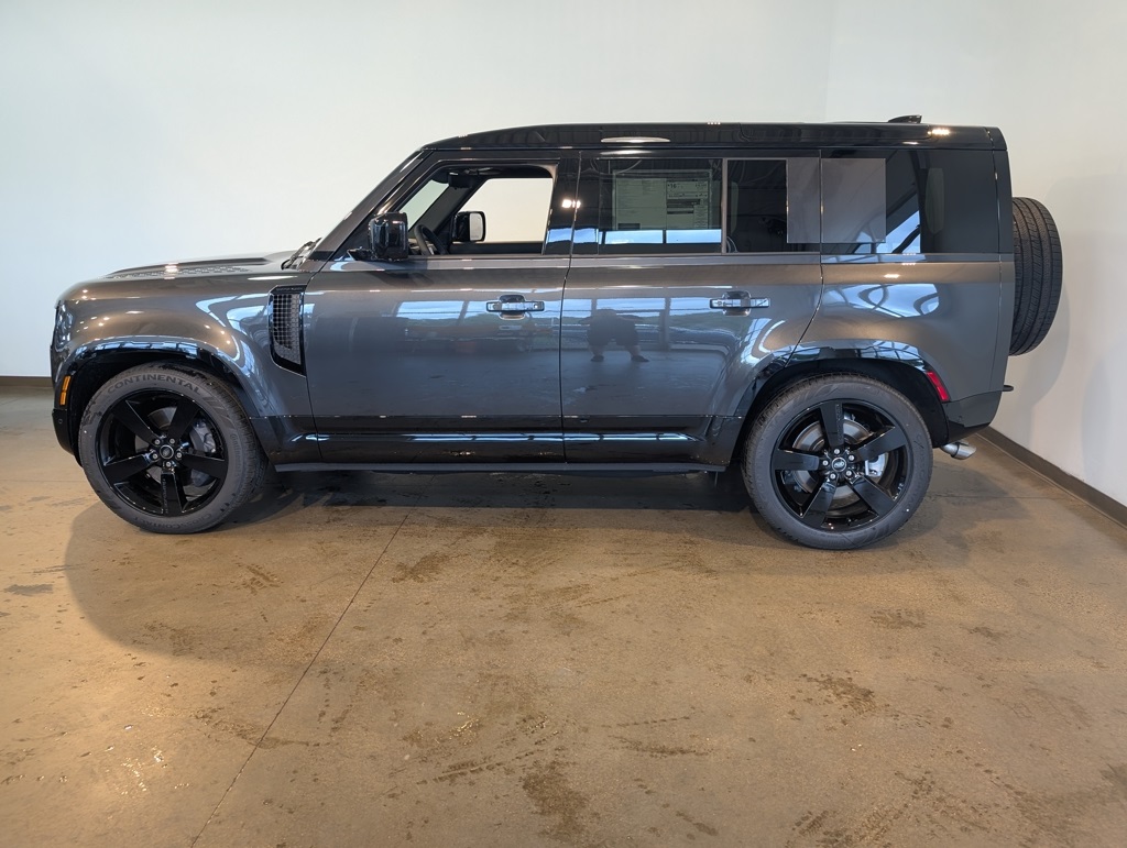 2025 Land Rover Defender 110 X-Dynamic SE photo 3