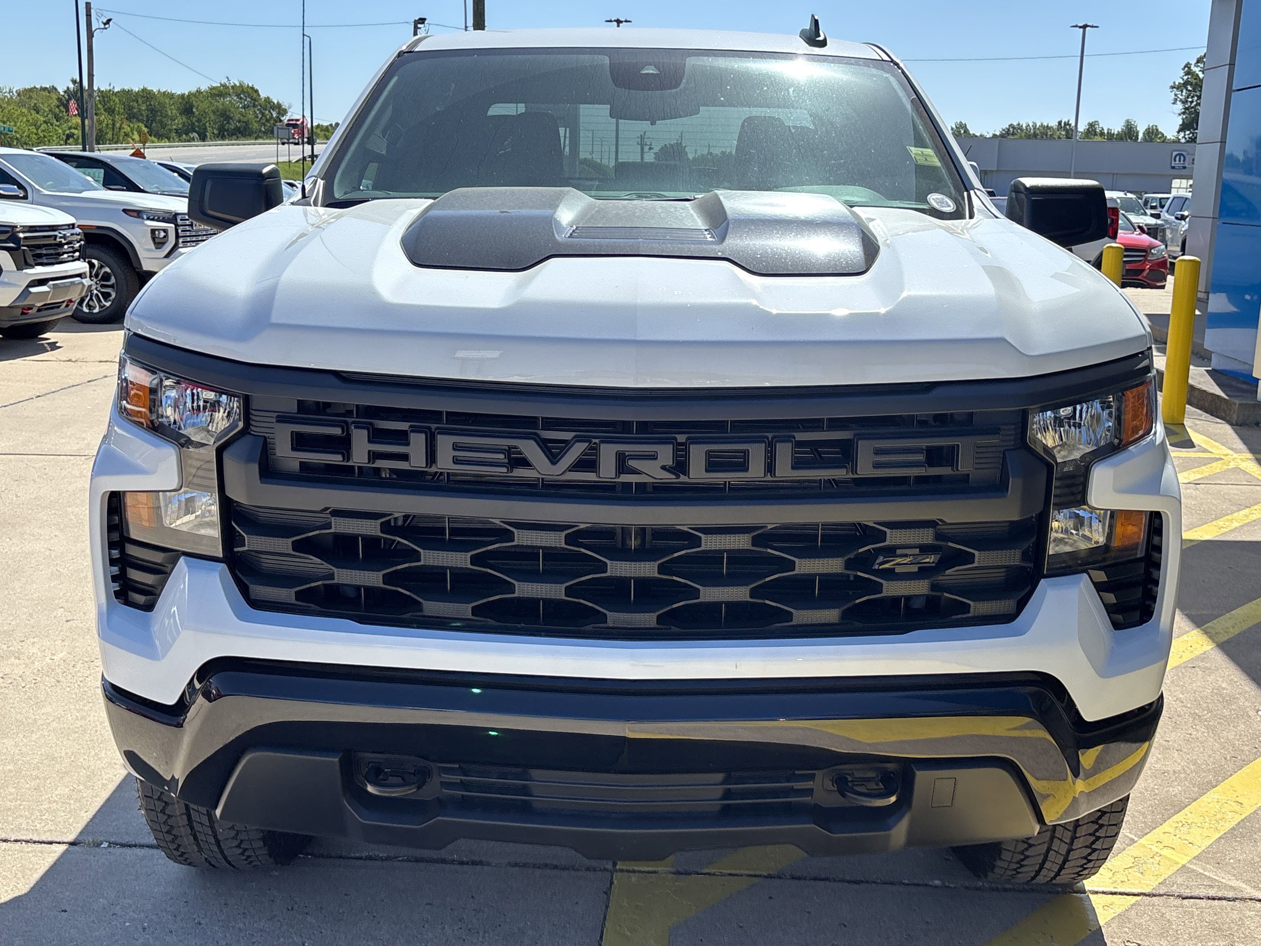 2025 Chevrolet Silverado 1500 Custom Trail Boss photo 5