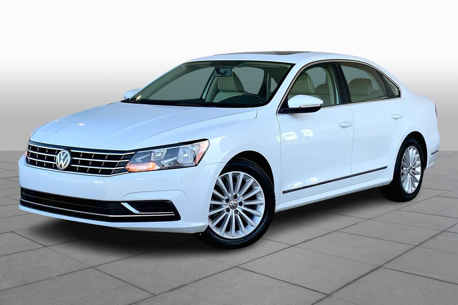 2016 Volkswagen Passat SE's photo